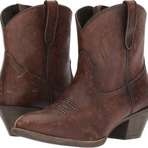 🤠Ariat women's Darlin boots🤠